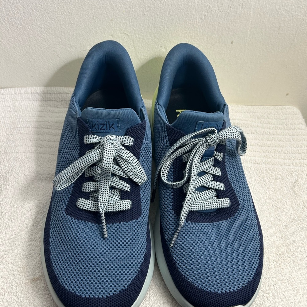 Kizik Navy and Light Blue Sneakers Sz men’s 6.5 women’s 8 wide